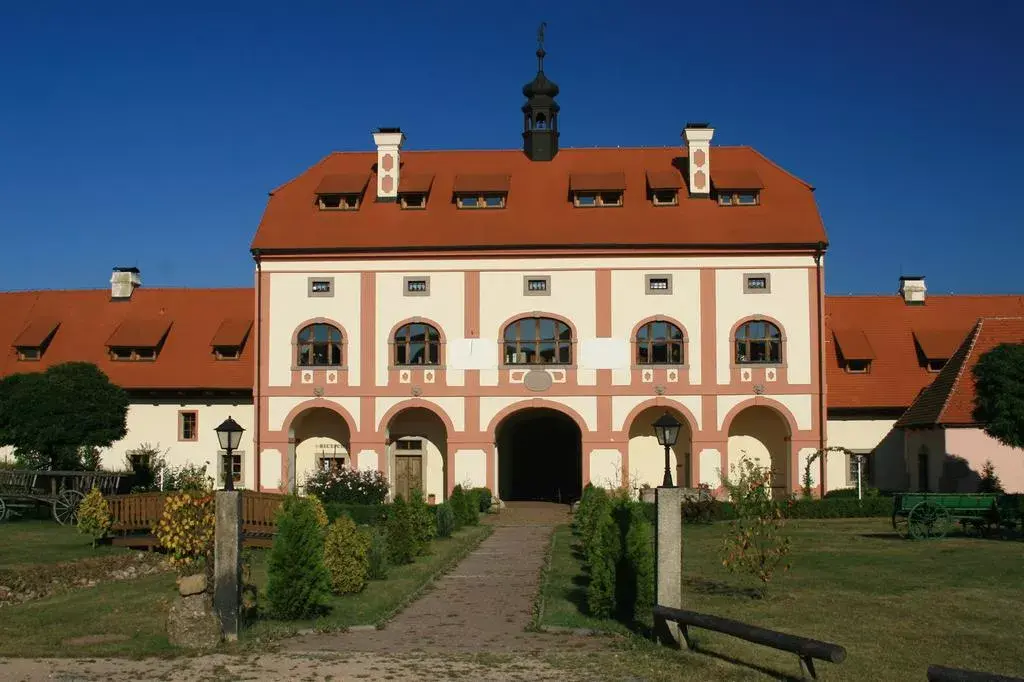 Zámecký statek Býkov 