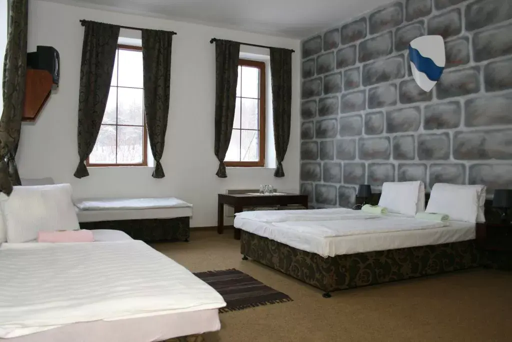Photo 4 of Hotel Camelot