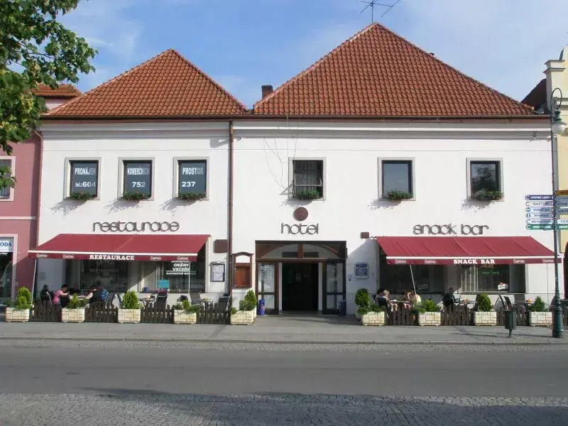 Hotel ČESKÝ DVŮR, Beraun Beroun-Centrum