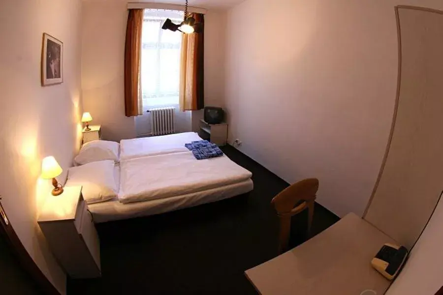 Photo 1