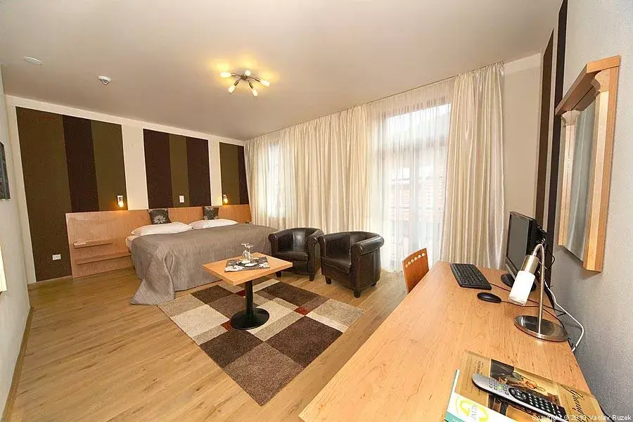 Photo 1