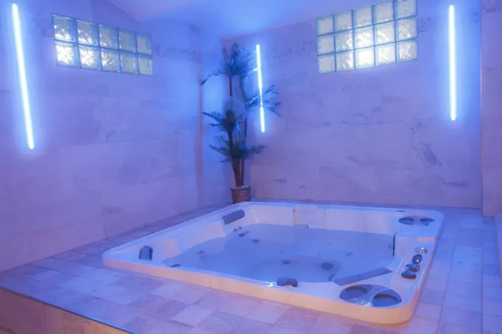 Photo 5 of Hotel Subterra