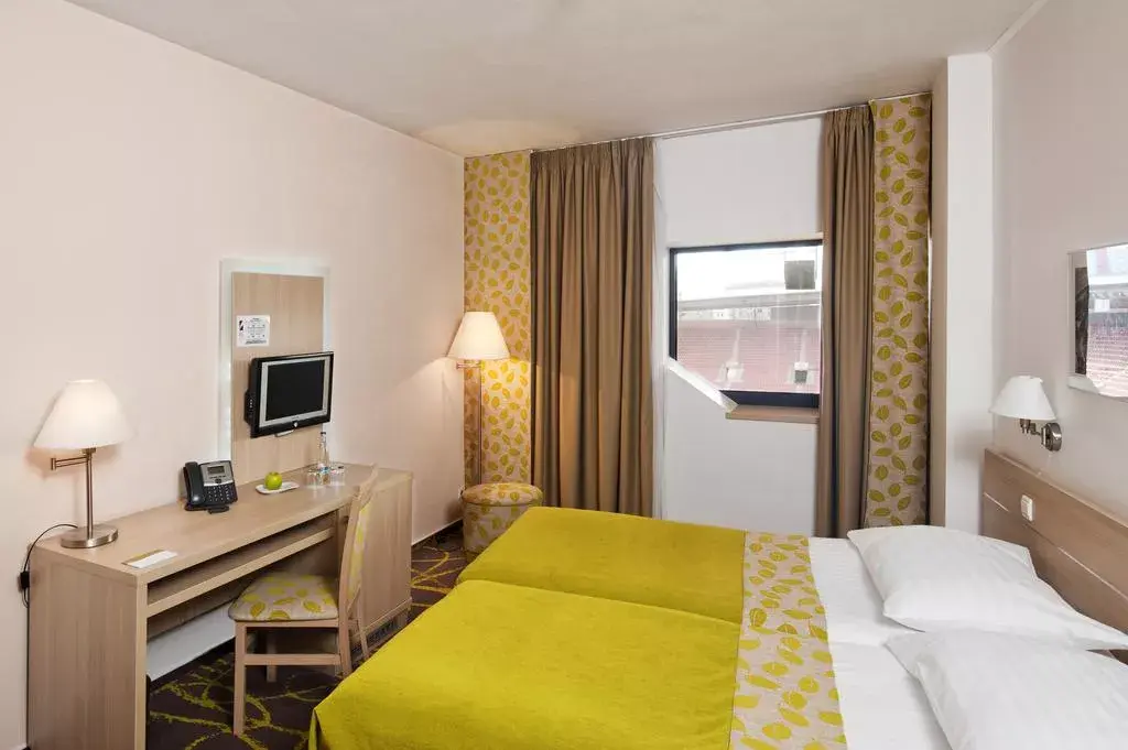 Photo 2 of Exe Iris Hotel