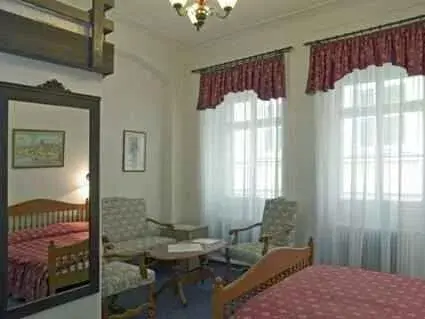 Photo 3 of King George Hotel