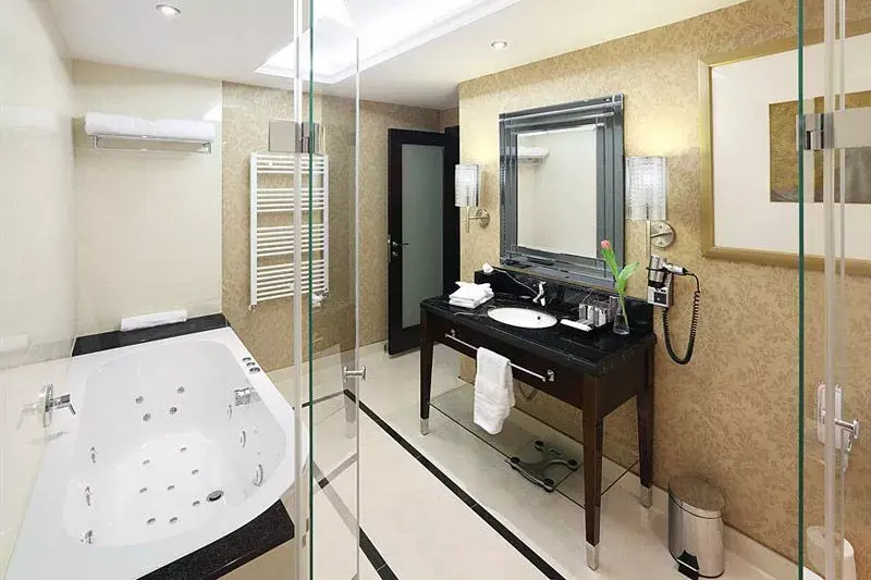 Photo 3 of Hotel Kings Court