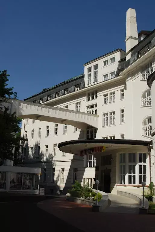 Photo 2 of Radium Palace Spa Hotel