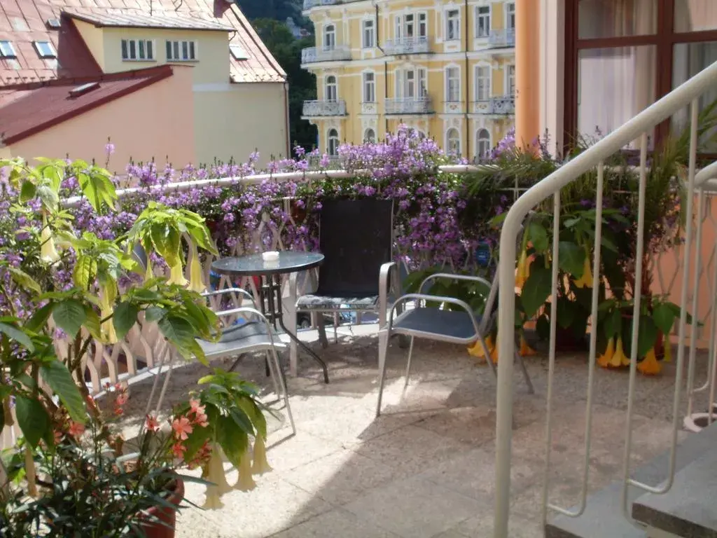 Photo 2 of Hotel La Provence