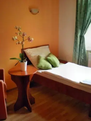 Photo 3 of LEON Hotel