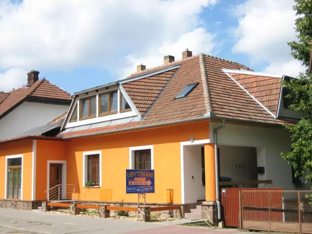 Levné ubytování s bazénem Jedovnice