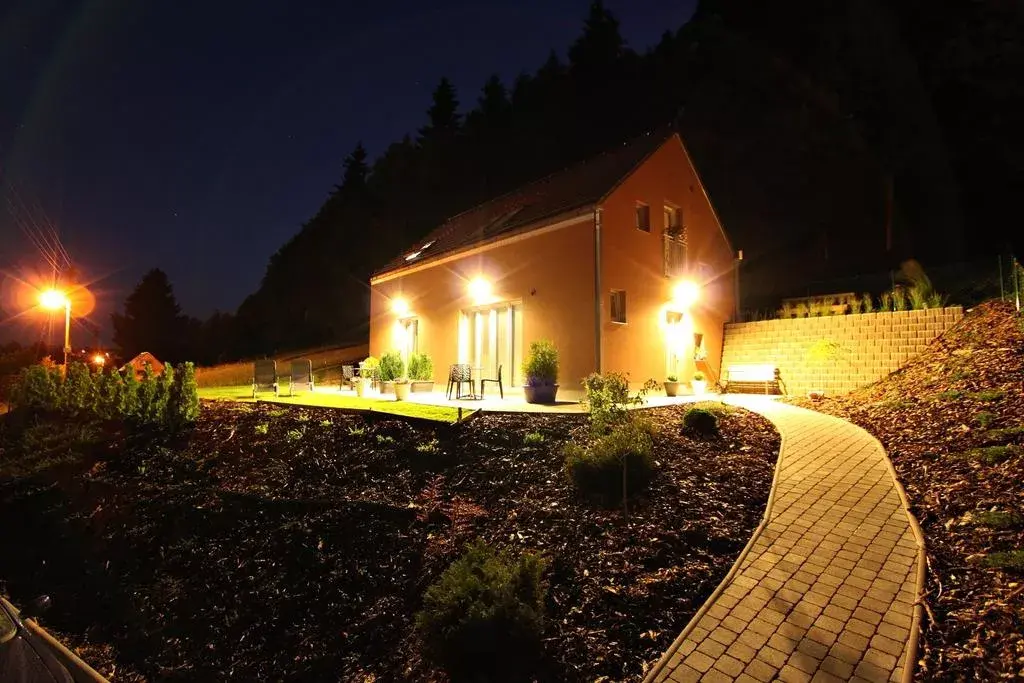 APARTMÁNY ČESKÝ RÁJ S PRIVÁTNÍM WELLNESS A BIOKOLNOU, Lomnice nad Popelkou Lomnice nad Popelkou