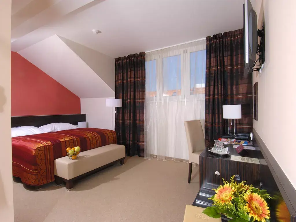 Photo 3 of Hotel Manes