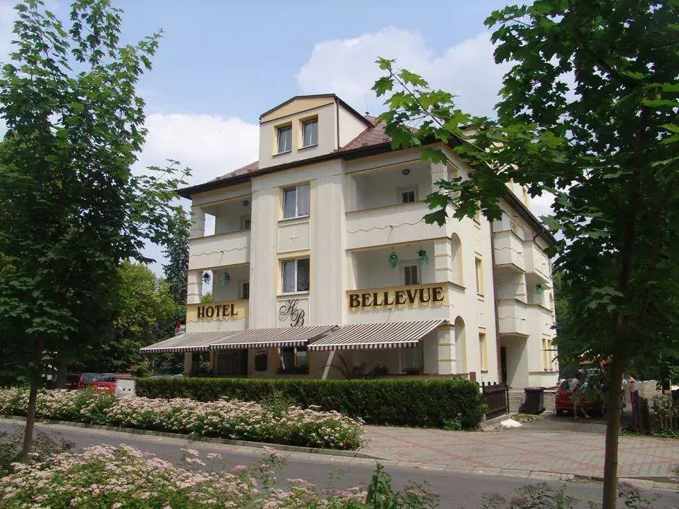 Hotel Bellevue, Doksy