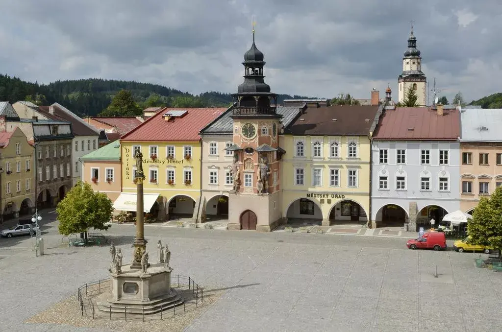 Městský Hotel Dorinka, Hostinné