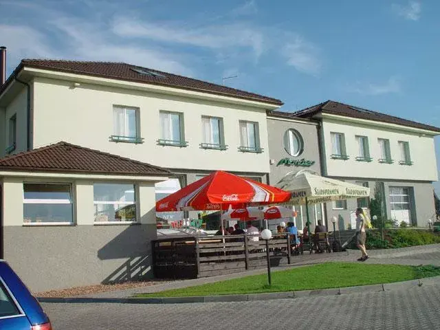 Hotel Mondeo, Praha Dolní Měcholupy