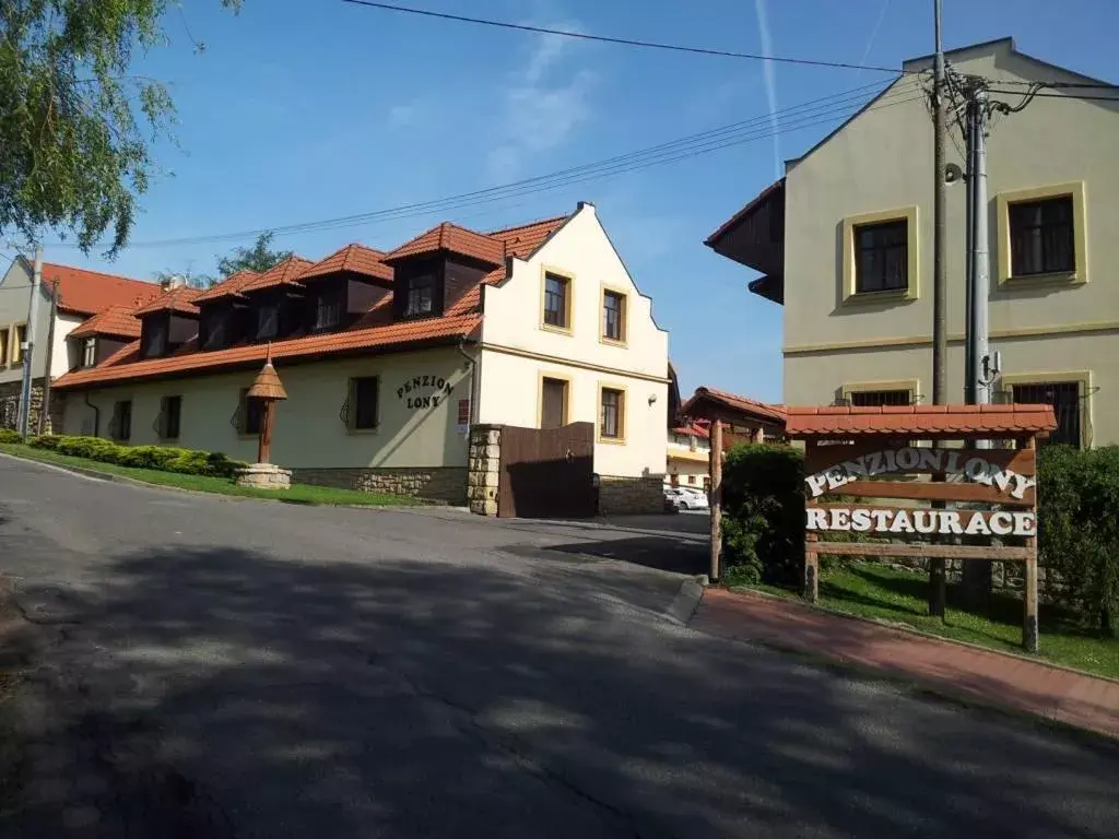 HOTEL LONY