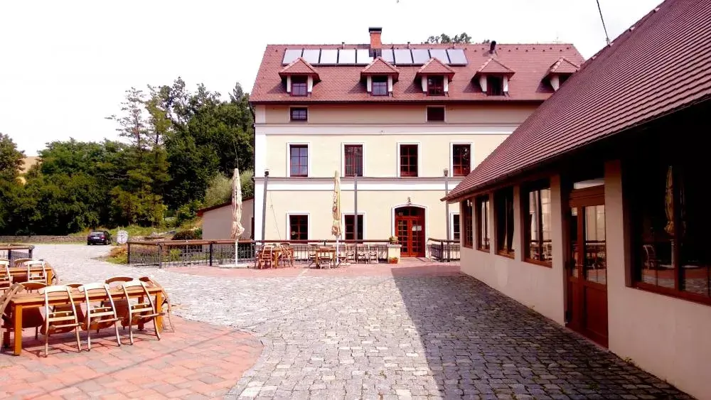 Photo 1