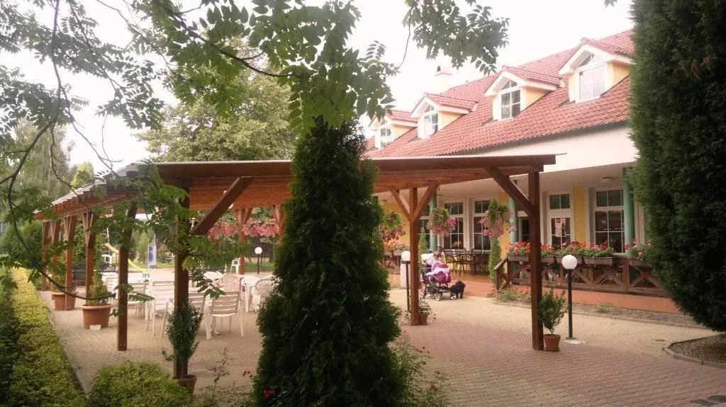 Penzion a restaurace Oáza, Štětí