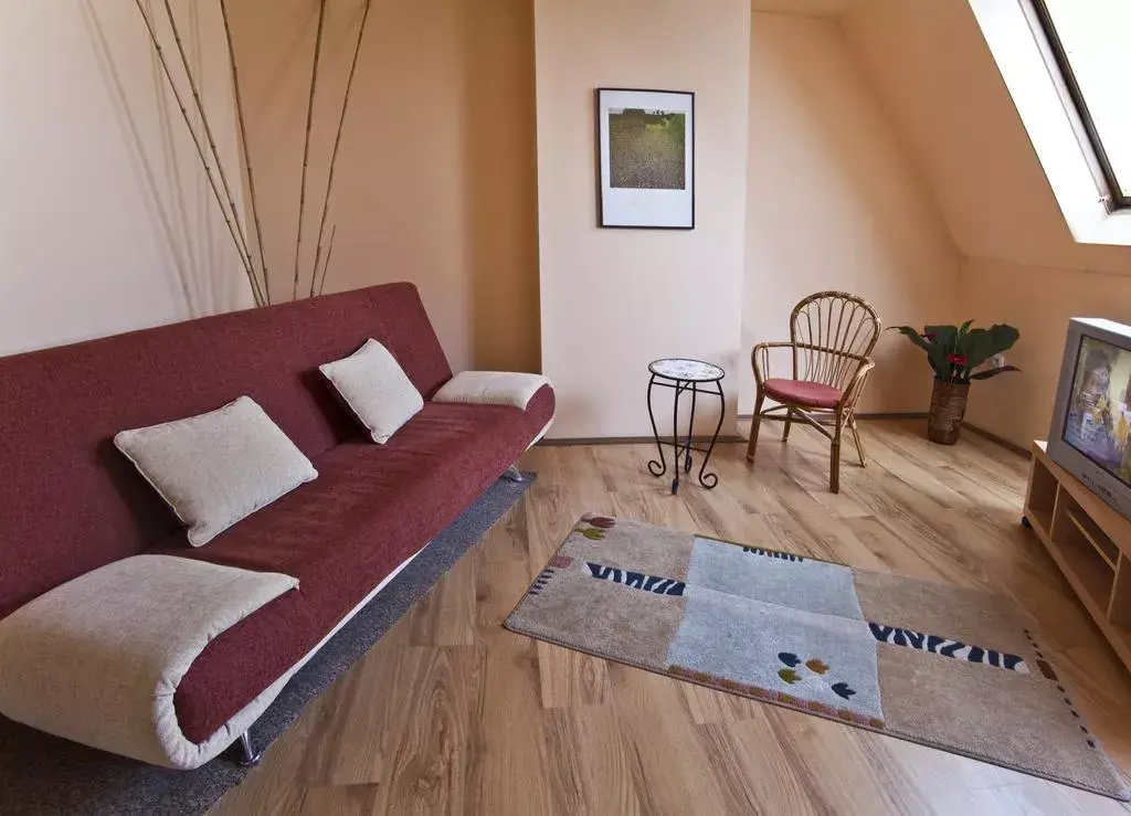 Hotel Pratol, Říčany Radošovice