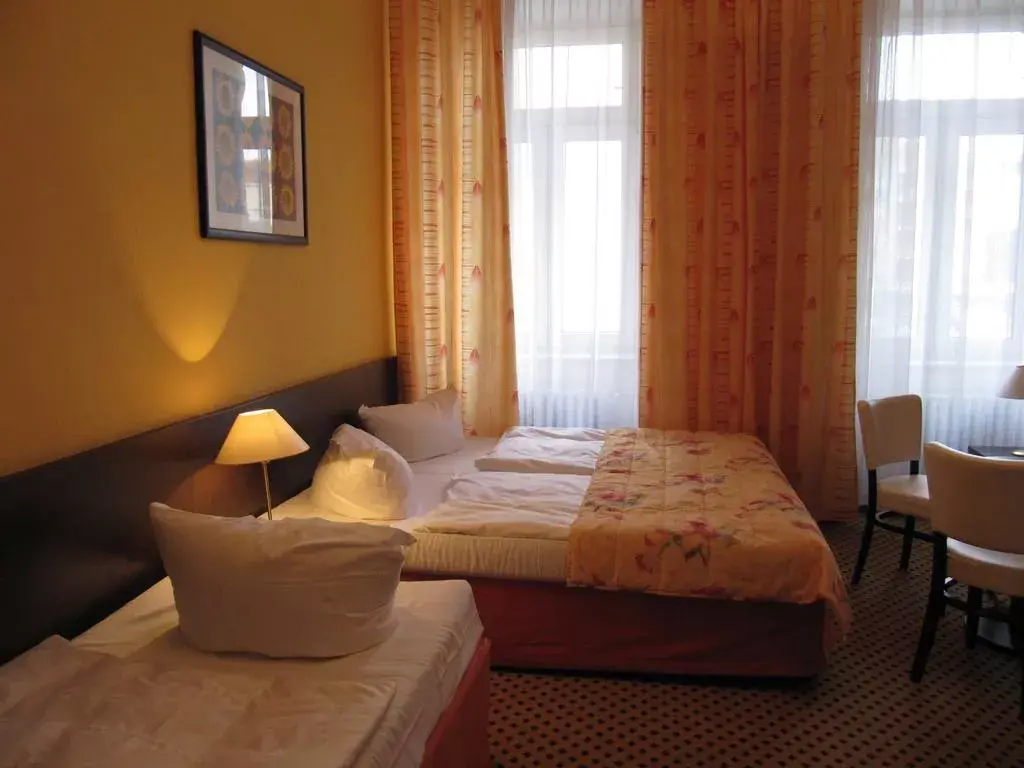 Photo 3 of Royal Plaza Hotel