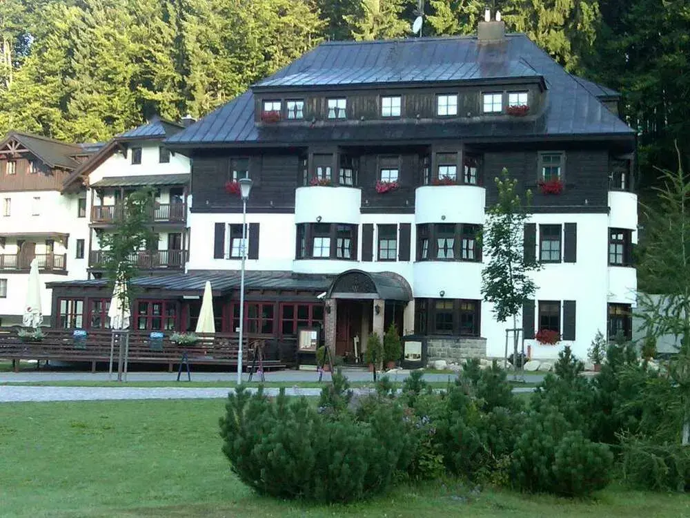 Westend Hotel, Dačice V