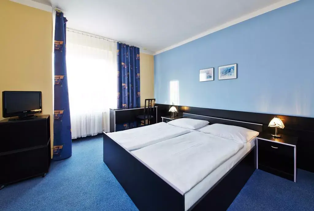 HOTEL TULIPÁN, Průhonice