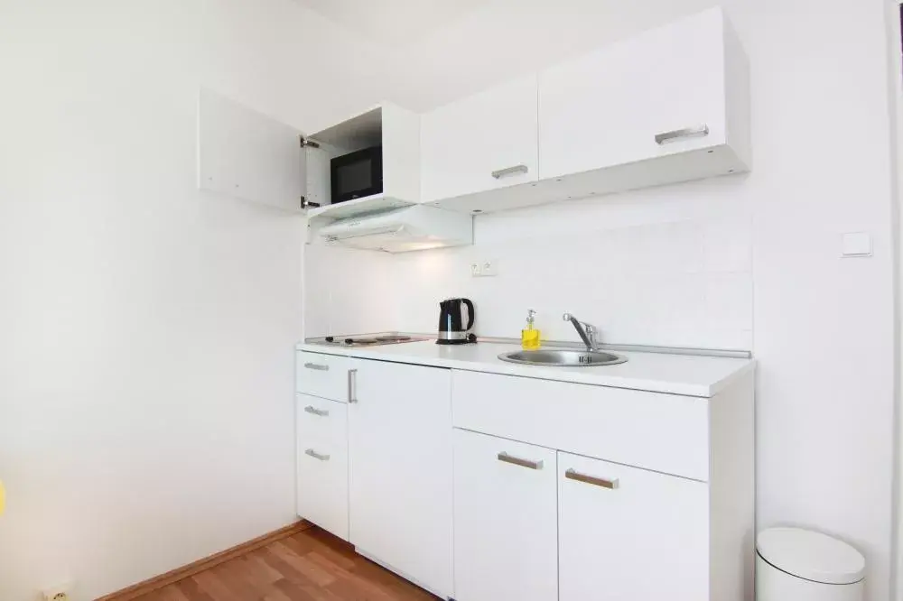 Photo 3 of Yellow Apartment