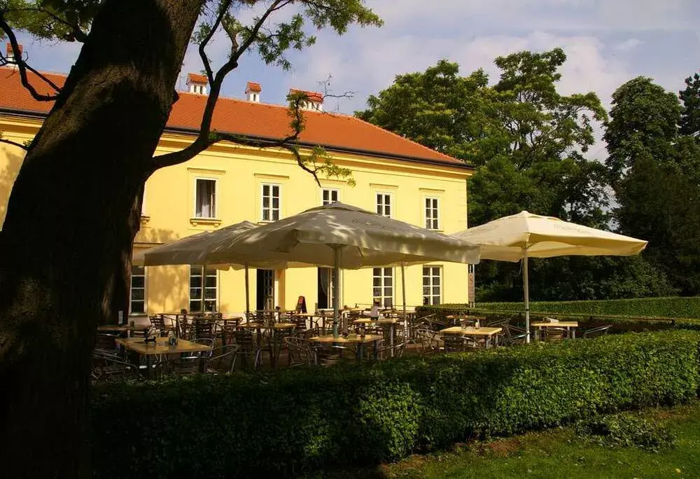 Zámecký hotel Lednice, Lednice
