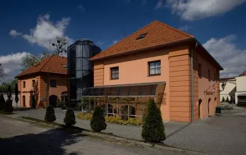 Zámecký hotel Zlatý Orel , Hranice