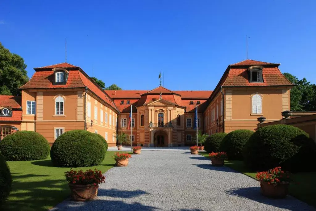 Hotel Zámek Štiřín, Kamenice Štiřín