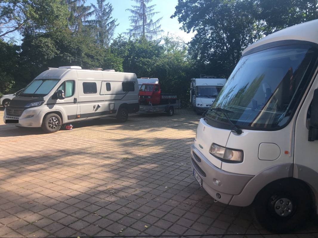 WoMo Stellplatz Zur Windleite — Karavan Sitesi in Sondershausen