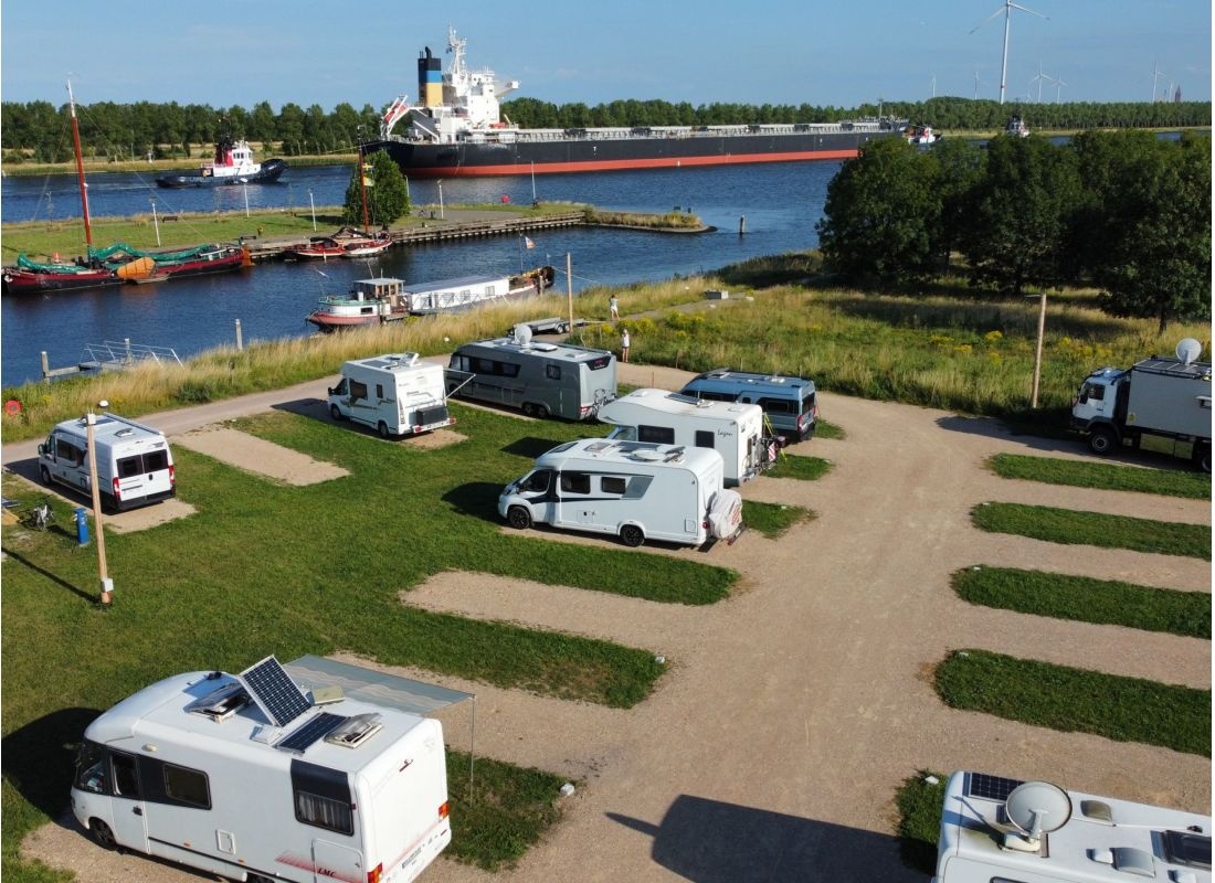 Camperplaats 't Eiland — Sp. parking dla kamperów in Sas van Gent
