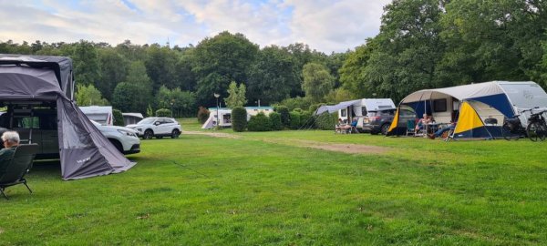 Campingplatz am Berg — Fotografie 2