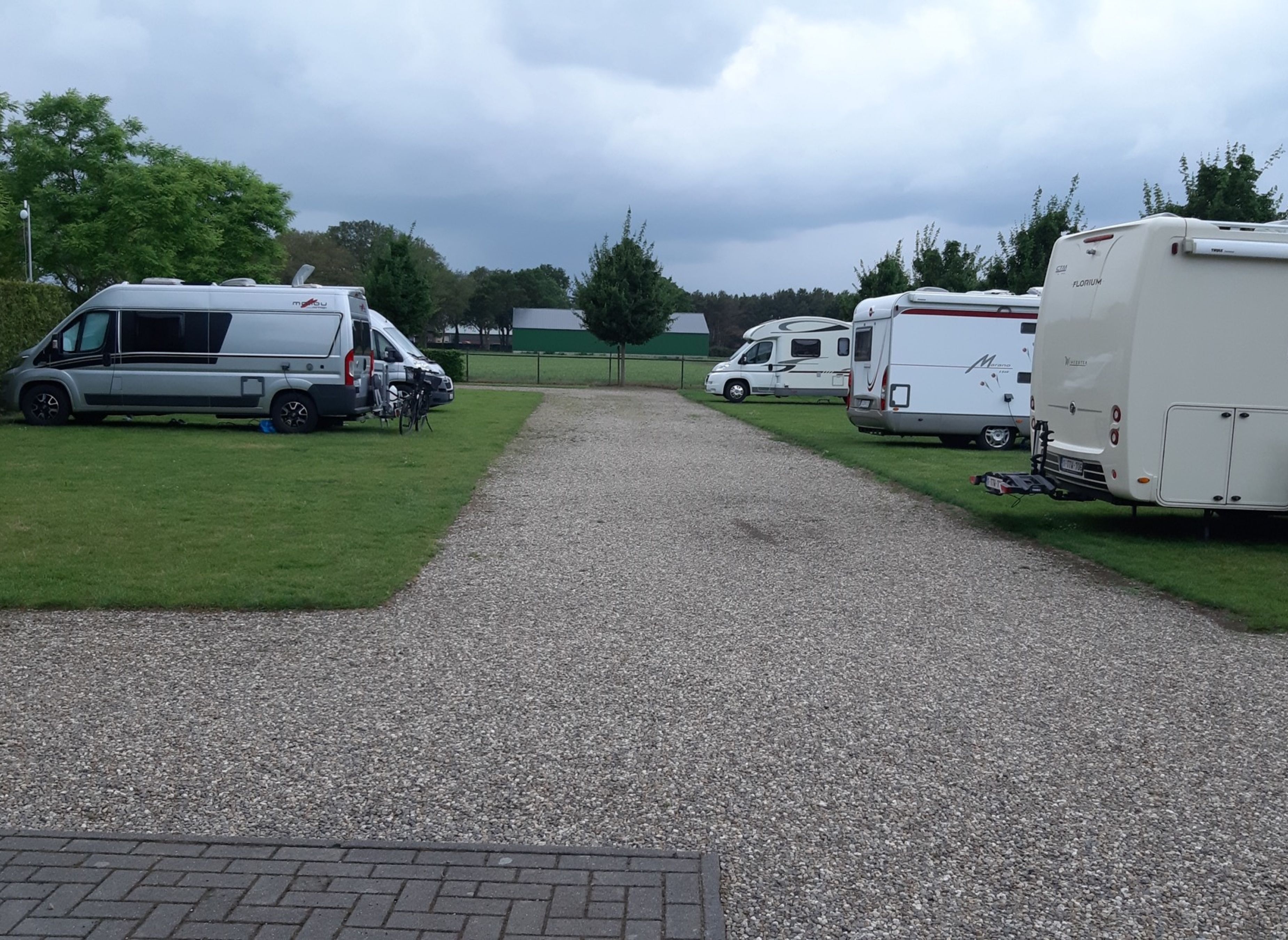 Kompas Camperplaats — Karavan Sitesi in Grubbenvorst