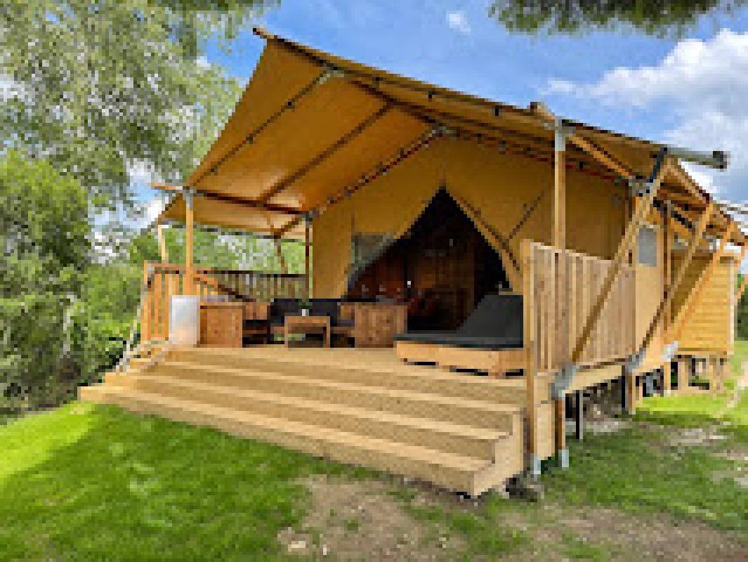 AZUR Rosencamping Schwabische Alb — Kemp in Sonnenbühl