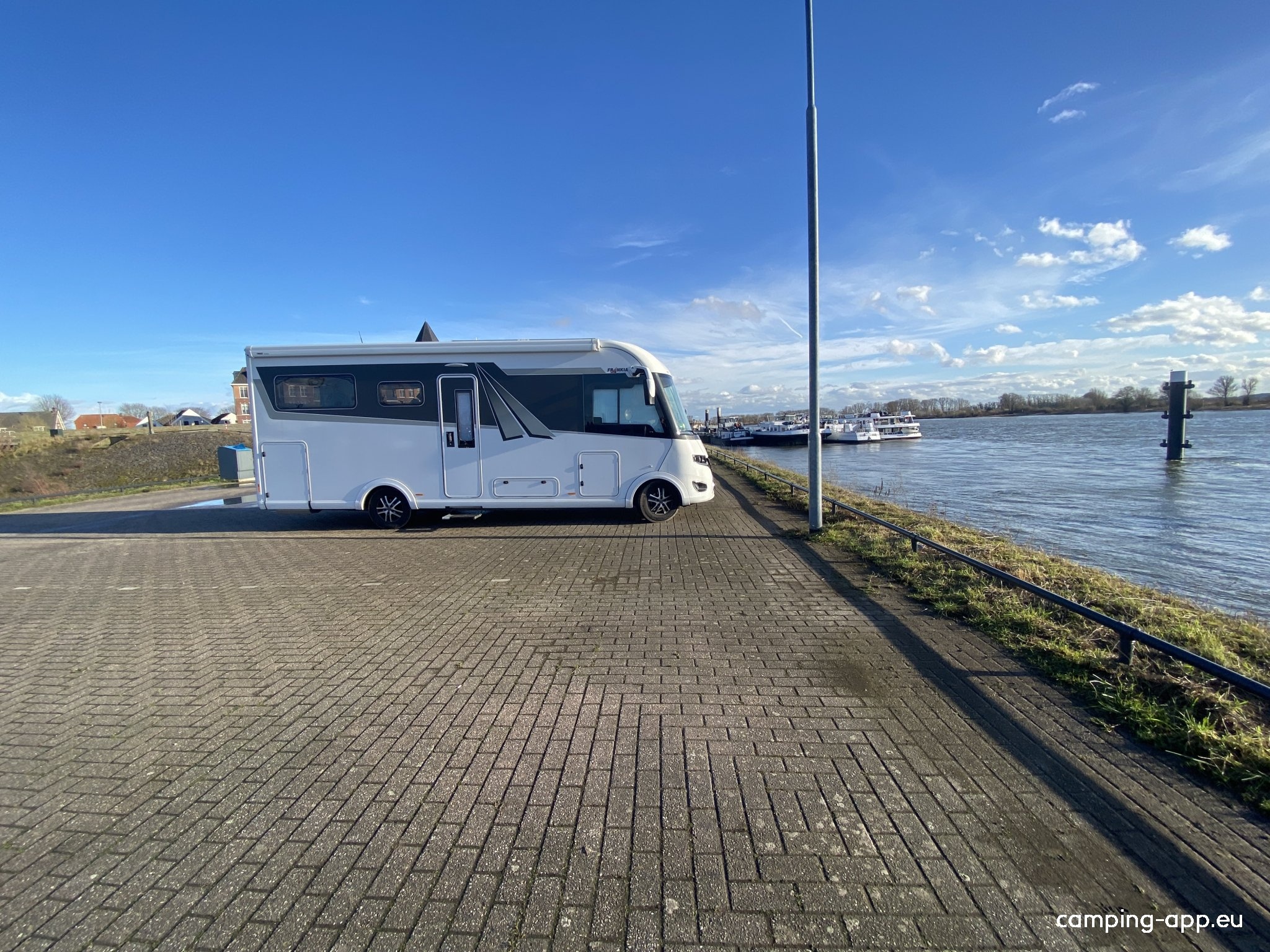 Camperplaatsen Europakade — Area Autocaravanas in Tolkamer