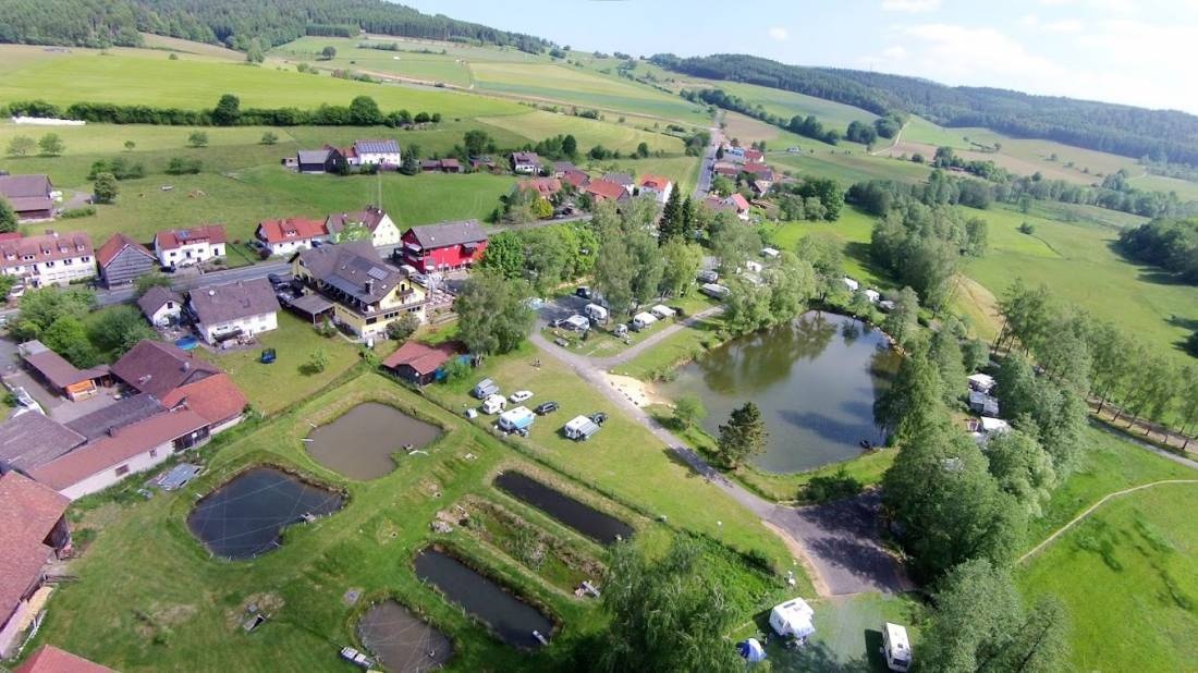 Camping Rhoenperle — 露营地 in Motten