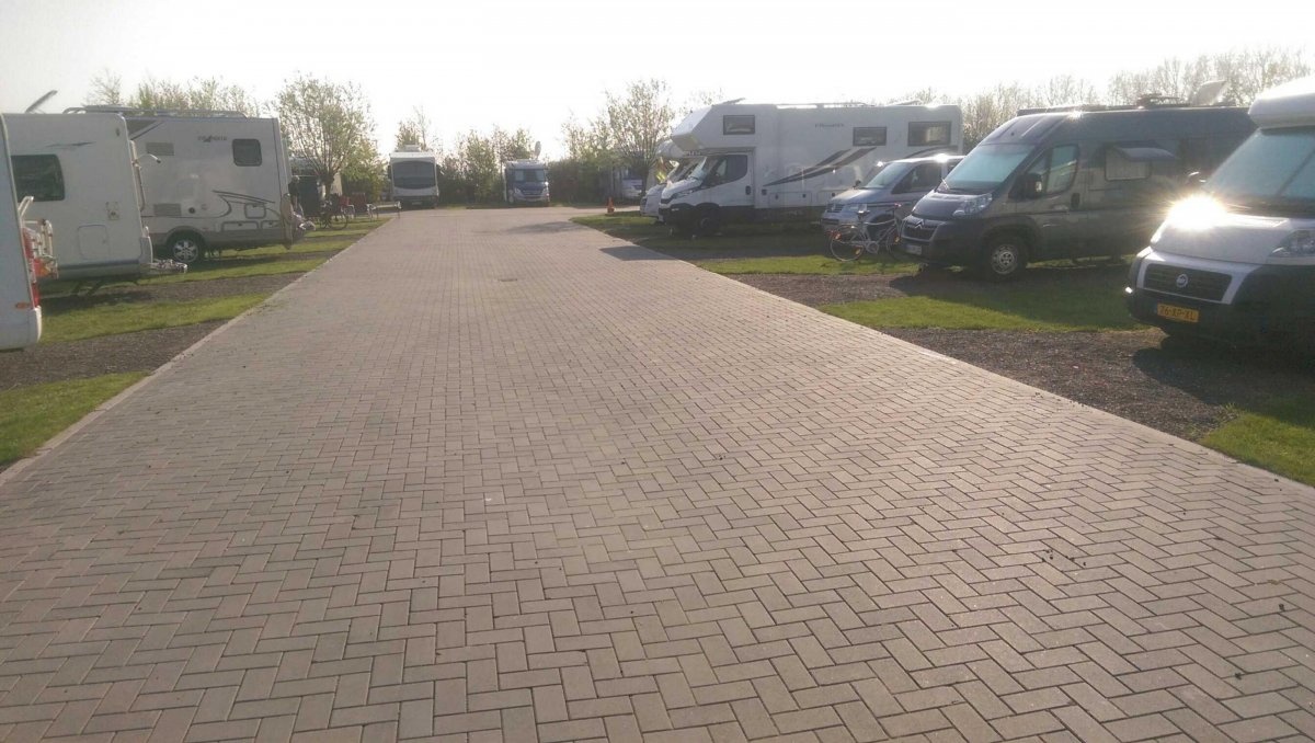 Camperplaats Het Groene Hart — Campingplatz in Abbenes