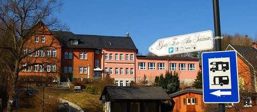 Stellplattz am Gasthof Zum Alten Schulmeister — Allmän parkering in Harra