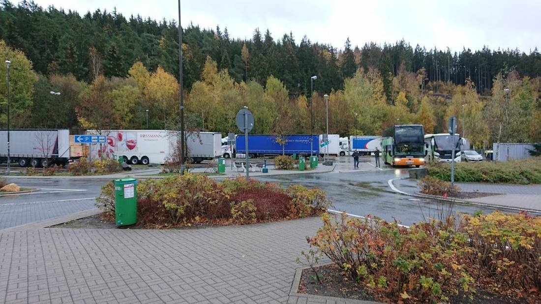 Wohnmobilstellplatz BAB9 Hirschberg — 露营车营地 in Hirschberg