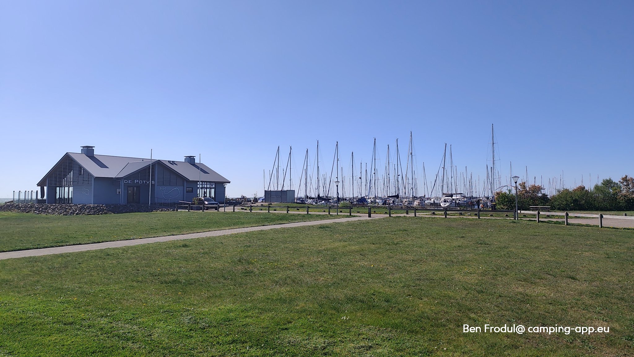 Marina Stavoren - Camperplaatsen Buitenhaven — Foto 4