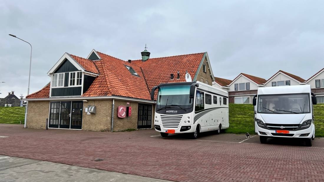 Übernachtungsparkplatz Makkum — Campervan Site in Makkum