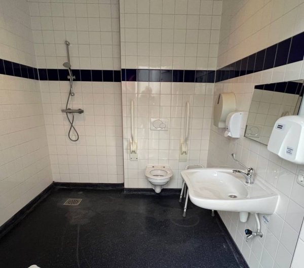 Übernachtungsparkplatz Makkum — Photo 4