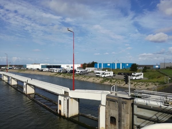 Camperplaats Nieuwe Vissershaven — Karavan Sitesi in Harlingen