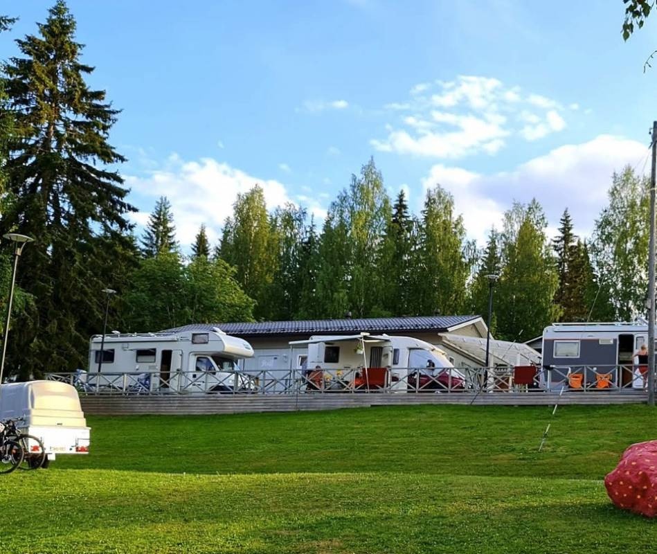 Mansikkaharjun Lomakeskus Camping — Campingplats in Leppävirta