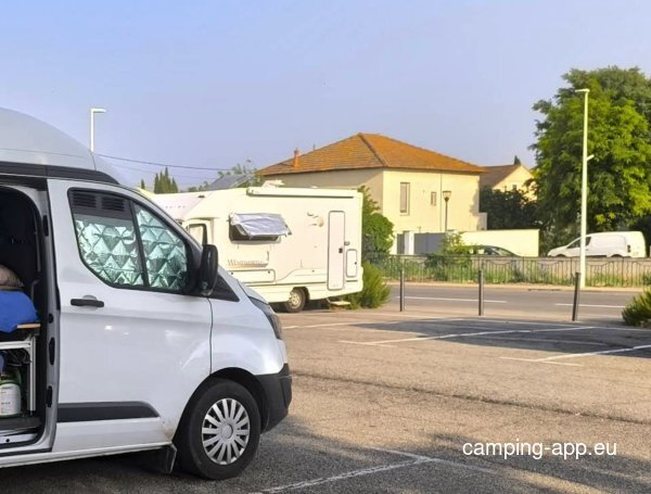 Stellplatz Place François Mitterrand — Photo 2