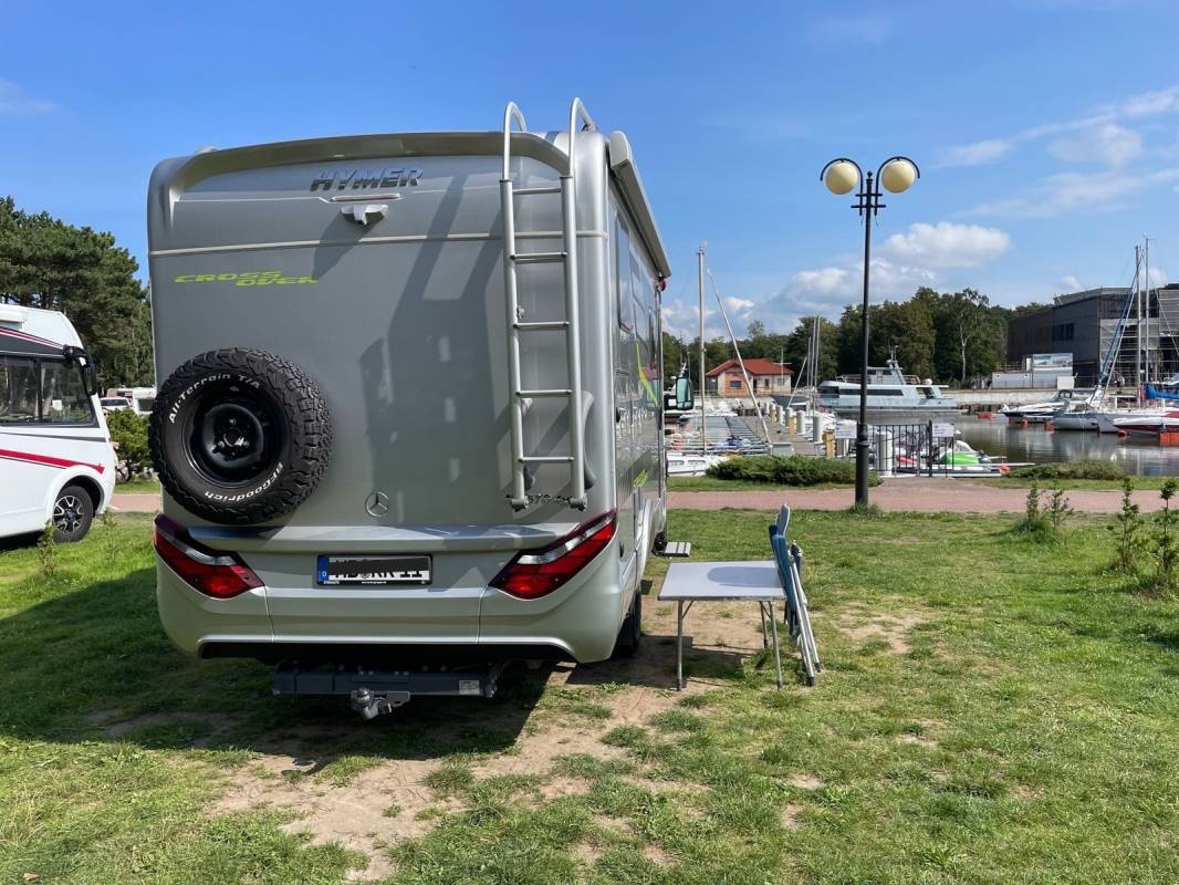 Parking Yachthafen — Kamp yeri in Leba