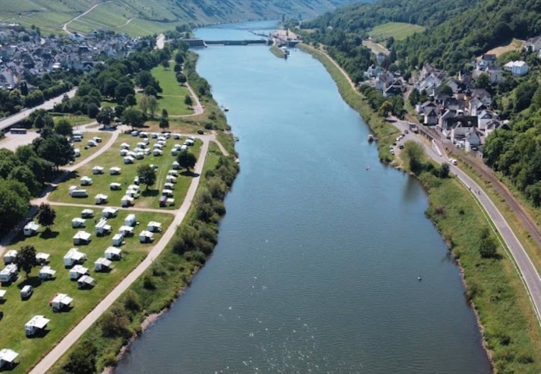Wohnmobilstellplatz Enkirch — Sp. parking dla kamperów in Enkirch