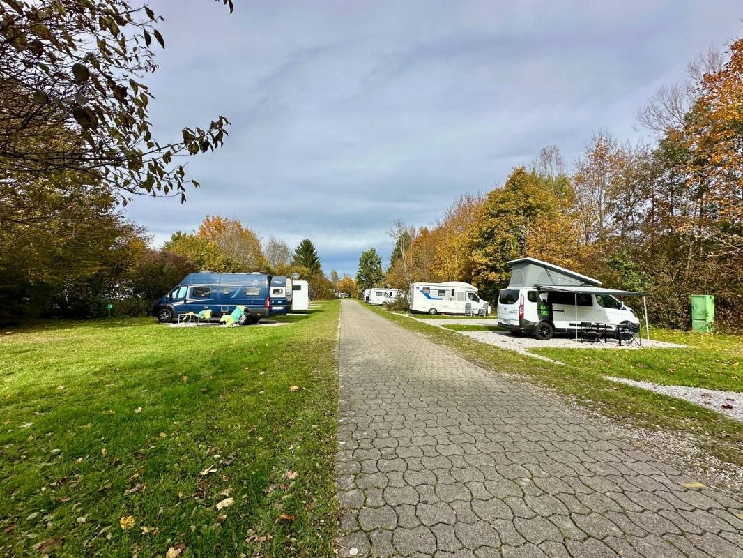 Beim Fischer — Campingplass in Münsing
