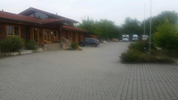 Stellplatz am Saunabad Weimar — Aire camping car in Weimar