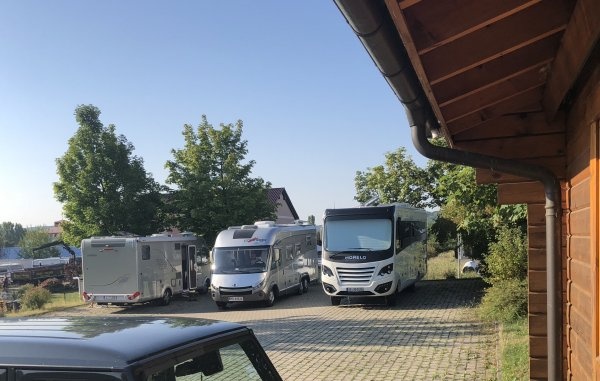 Stellplatz am Saunabad Weimar — Sp. parking dla kamperów in Weimar